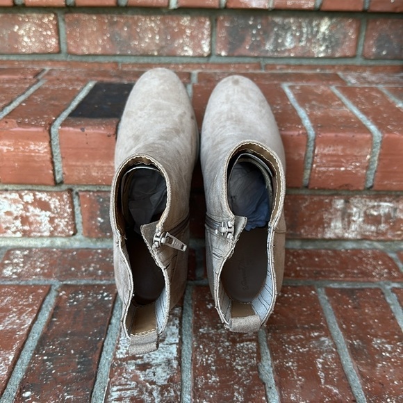 Universal Thread Women's Cypress Winter Faux Suede Wedge Boots Taupe Size 10 - Picture 5 of 7